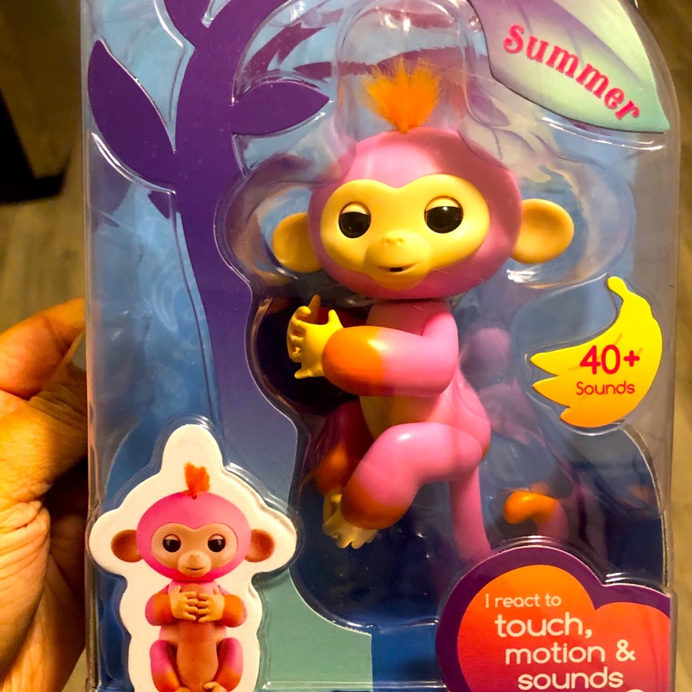 Fingerlings- new! Still in package- comes in  pair